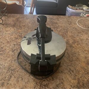 NWOB Revel The Modern Masterpiece Tortilla Maker CTM 660 120V - 60Hz 850W